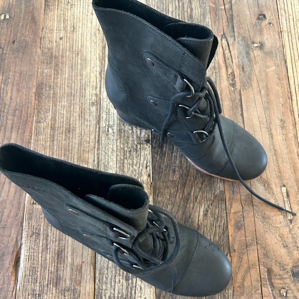Beautiful Spring/Fall Boot - Picture 2 of 3